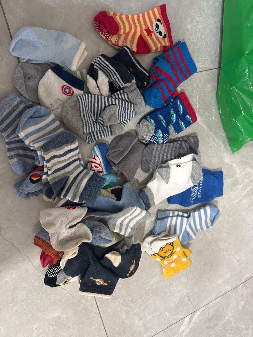 Baby Socks - Assorted Designs (Category: Babies & Kids Fashion) located in Singapore. Submitted by qoo211 (Listing ID 1378368211, Image 1). Description: Bundle of baby socks in various colours and patterns. Includes striped, patterned, and solid-coloured socks. Some socks have grip bottoms. All socks are in good condition, perfect for keeping little feet warm and stylish. Free socks to give away self pick up at543226 first come first serve ya! .