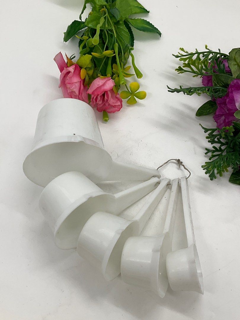 Baking cooking plastic measuring cup (Category: Bakeware) located in San Juan City. Submitted by transloucent12 (Listing ID 1378461829, Image 1). Description: .