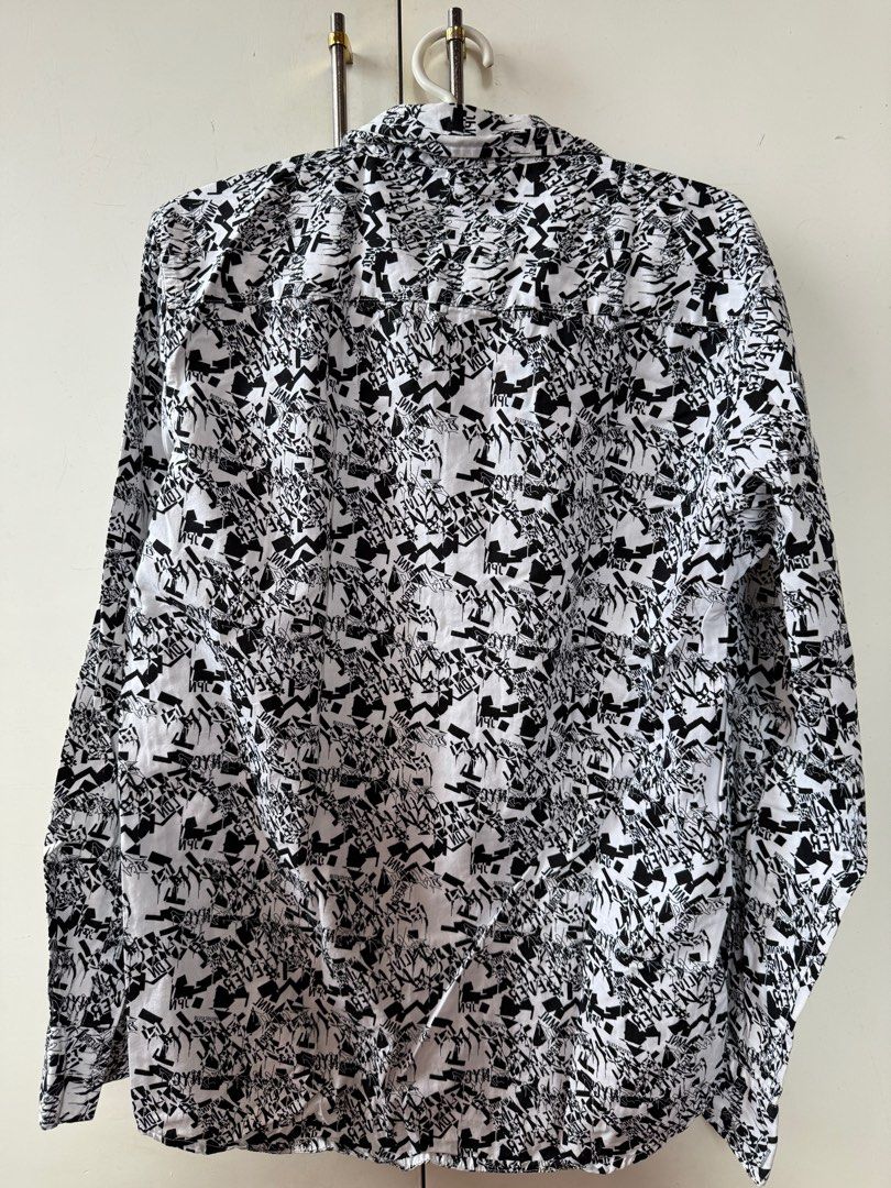 Black and White Longsleeves Polo (Category: Tshirts & Polo Shirts ) located in Lucban. Submitted by milesj. (Listing ID 1378399503, Image 2). Description: length- 72 cm width- 50 cm sleeves length- 60 cm.