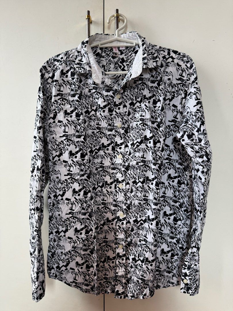 Black and White Longsleeves Polo (Category: Tshirts & Polo Shirts ) located in Lucban. Submitted by milesj. (Listing ID 1378399503, Image 1). Description: length- 72 cm width- 50 cm sleeves length- 60 cm.