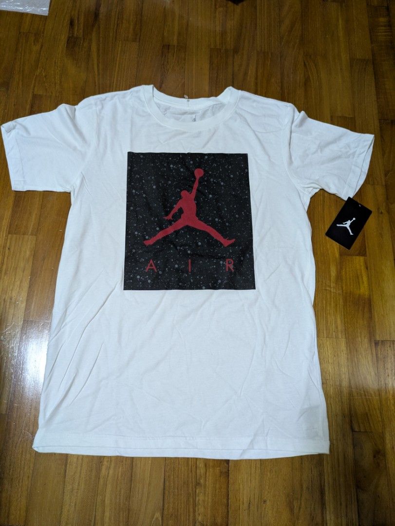 Boys Nike Air Jordan T-Shirt - XL (Category: Tshirts & Polo Shirts) located in Singapore. Submitted by ezfastdeals (Listing ID 1378487900, Image 1). Description: - Brand new Boys Nike Air Jordan T-shirt - Size: XL - Features the iconic Jumpman logo - Measurements in images - Comes with original tags - Perfect for Jordan fans!.