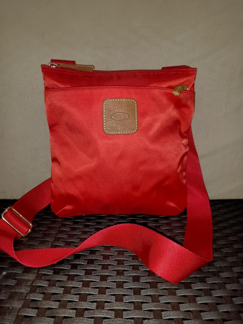 Brics Sling (Category: Cross-body Bags) located in Tagum. Submitted by padaslydia82022 (Listing ID 1378463914, Image 1). Description: .