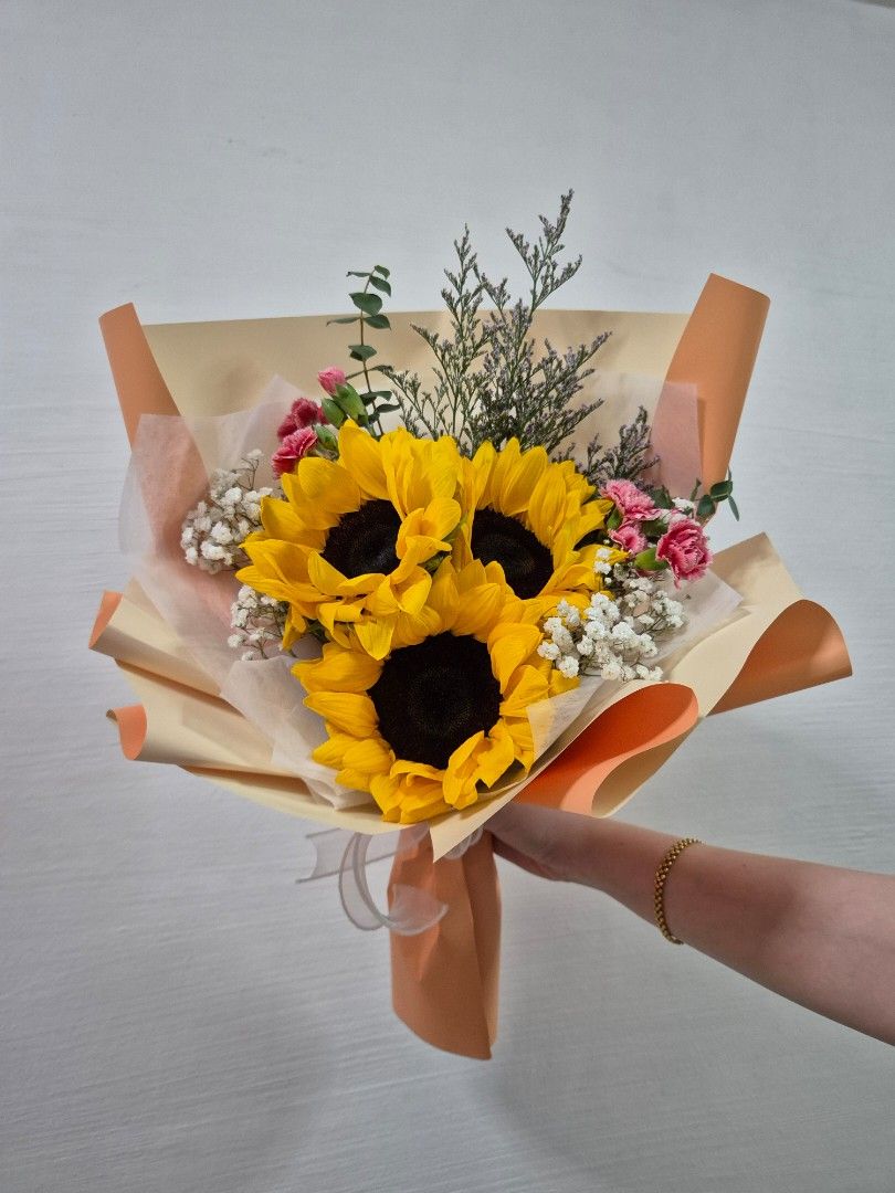 [Cheapest in SG] Graduation Bear Sunflower & Baby's Breath Bouquet 🌻 | Graduation Flowers, Graduation Bouquet, Fresh Flowers, Fresh Flower Bouquet, Flower Bouquet, Flower Delivery, Sunflower, Sunflowers, Sunflower Bouquet, Same Day Delivery (Category: Flowers & Bouquets) located in Singapore. Submitted by pangzunxin (Listing ID 1378373388, Image 1). Description: [Cheapest in SG] Last-Minute Graduation Graduation Bouquets Handcrafted with premium