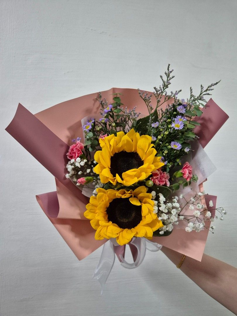 [Cheapest in SG] Graduation Bear Sunflower & Baby's Breath Bouquet 🌻 | Graduation Flowers, Graduation Bouquet, Fresh Flowers, Fresh Flower Bouquet, Flower Bouquet, Flower Delivery, Sunflower, Sunflowers, Sunflower Bouquet, Same Day Delivery (Category: Flowers & Bouquets) located in Singapore. Submitted by pangzunxin (Listing ID 1378373388, Image 2). Description: [Cheapest in SG] Last-Minute Graduation Graduation Bouquets Handcrafted with premium