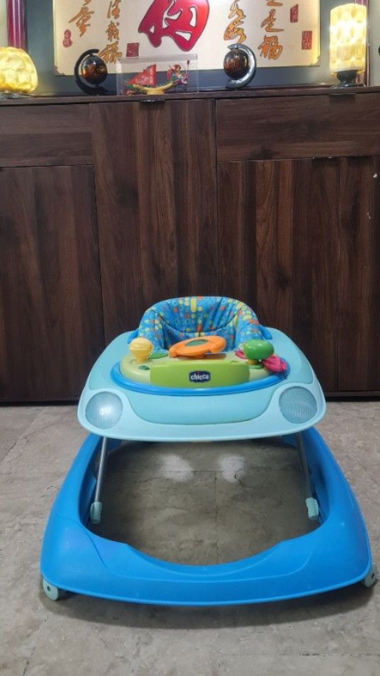 Chicco Walker (Category: Infant Playtime) located in Quezon City. Submitted by Patrice_Shop (Listing ID 1378474272, Image 1). Description: Please note that the battery-operated detachable toy tray isnt working anymore..