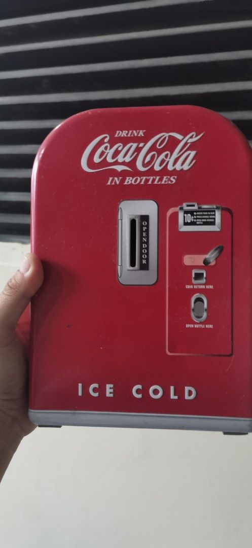 Coca Cola Vintage Tin container (Category: Vintage Collectibles) located in General Santos City (Dadiangas). Submitted by sam_surplus (Listing ID 1378422444, Image 1). Description: wysiwyg.