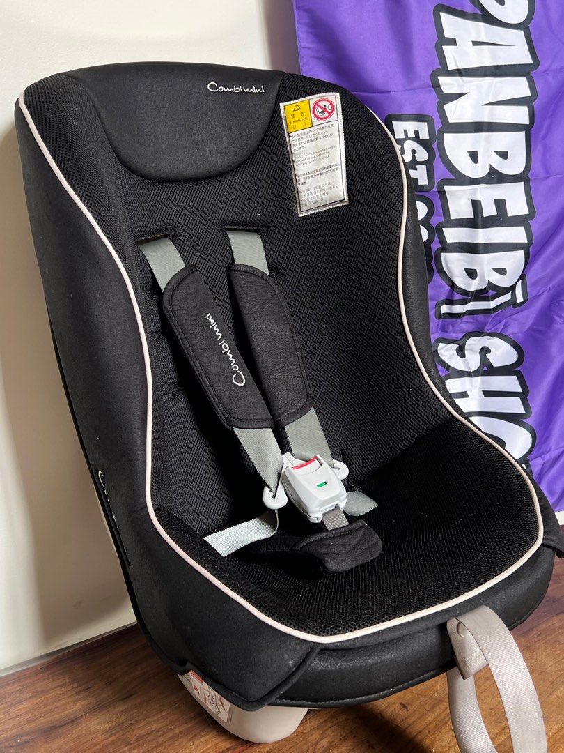 Combi Coccoro (Category: Car Seats) located in Bacoor. Submitted by japanbeibishop (Listing ID 1378386908, Image 2). Description: Car Seat Brand/Model: COMBI Coccoro ▫️Convertible Car Seat ▫️Five-point adjustable safety harness ▫️Safe for newborn to toddler ▫️Can be use as a rocker ▫️Front & rear facing ▫️FAA Approved (Airplane use) -Lightweight & compact perfect for travel seat. Clean and ready to use ✔️ *Please send direct message for price..