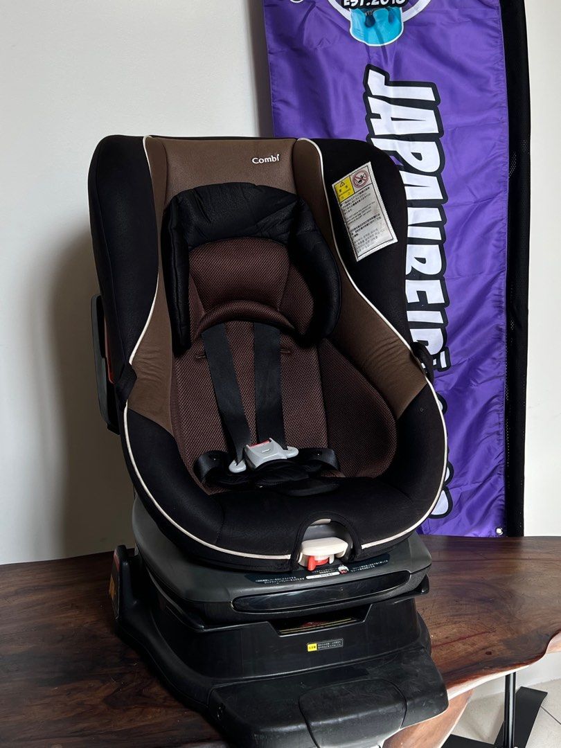 Combi Zeus Turn 360 Rotating Seat (Category: Car Seats) located in Bacoor. Submitted by japanbeibishop (Listing ID 1378384673, Image 2). Description: CAR SEAT/ CARMATE/ CHILD CAR SEAT Combi Zeus Turn 360° car seat, designed to rotate 360 degrees without needing reinstallation. This feature allows parents to easily switch between rear-facing and forward-facing positions by rotating the seat, instead of removing and reinstalling it. The seat is sui