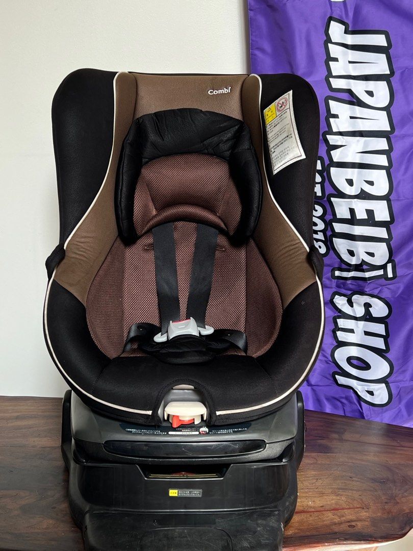 Combi Zeus Turn 360 Rotating Seat (Category: Car Seats) located in Bacoor. Submitted by japanbeibishop (Listing ID 1378384673, Image 1). Description: CAR SEAT/ CARMATE/ CHILD CAR SEAT Combi Zeus Turn 360° car seat, designed to rotate 360 degrees without needing reinstallation. This feature allows parents to easily switch between rear-facing and forward-facing positions by rotating the seat, instead of removing and reinstalling it. The seat is sui