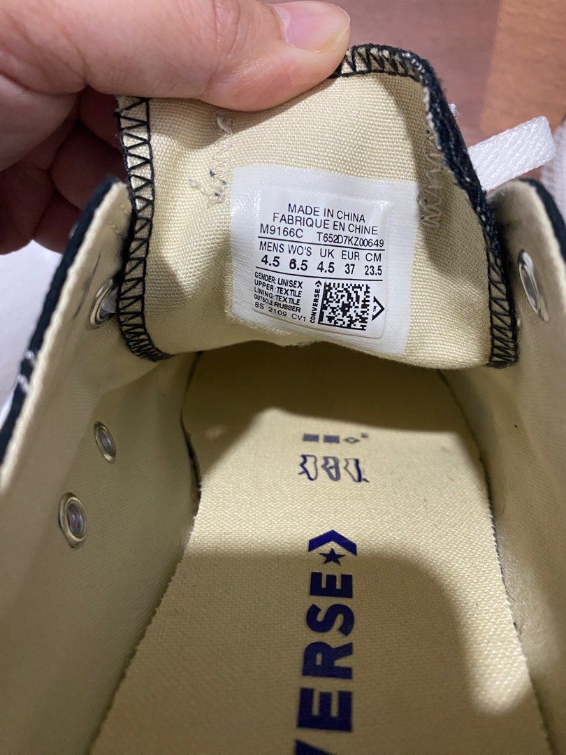 Converse 23.5cm (Category: Sneakers) located in San Fernando. Submitted by declutterwithj (Listing ID 1378452287, Image 3). Description: Rfs: achilles tendinitis .