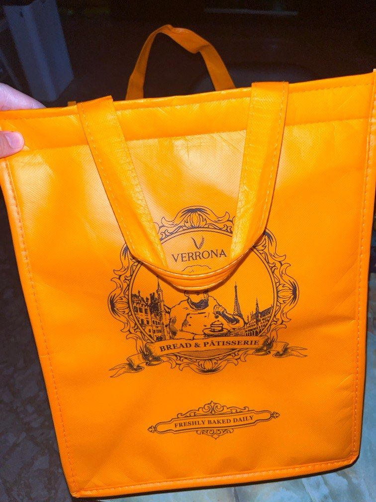 Cooler bag (Category: Other Merchandise) located in Singapore. Submitted by joankl (Listing ID 1378377607, Image 1). Description: .