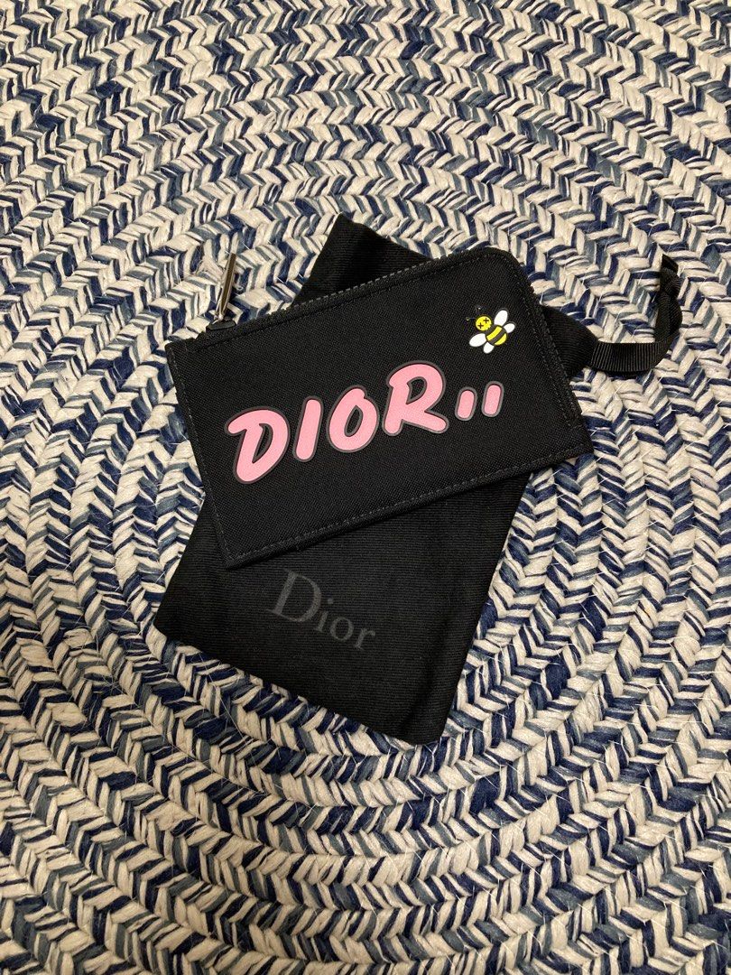 全新dior kaws card holder, 名牌, 飾物及配件- Carousell