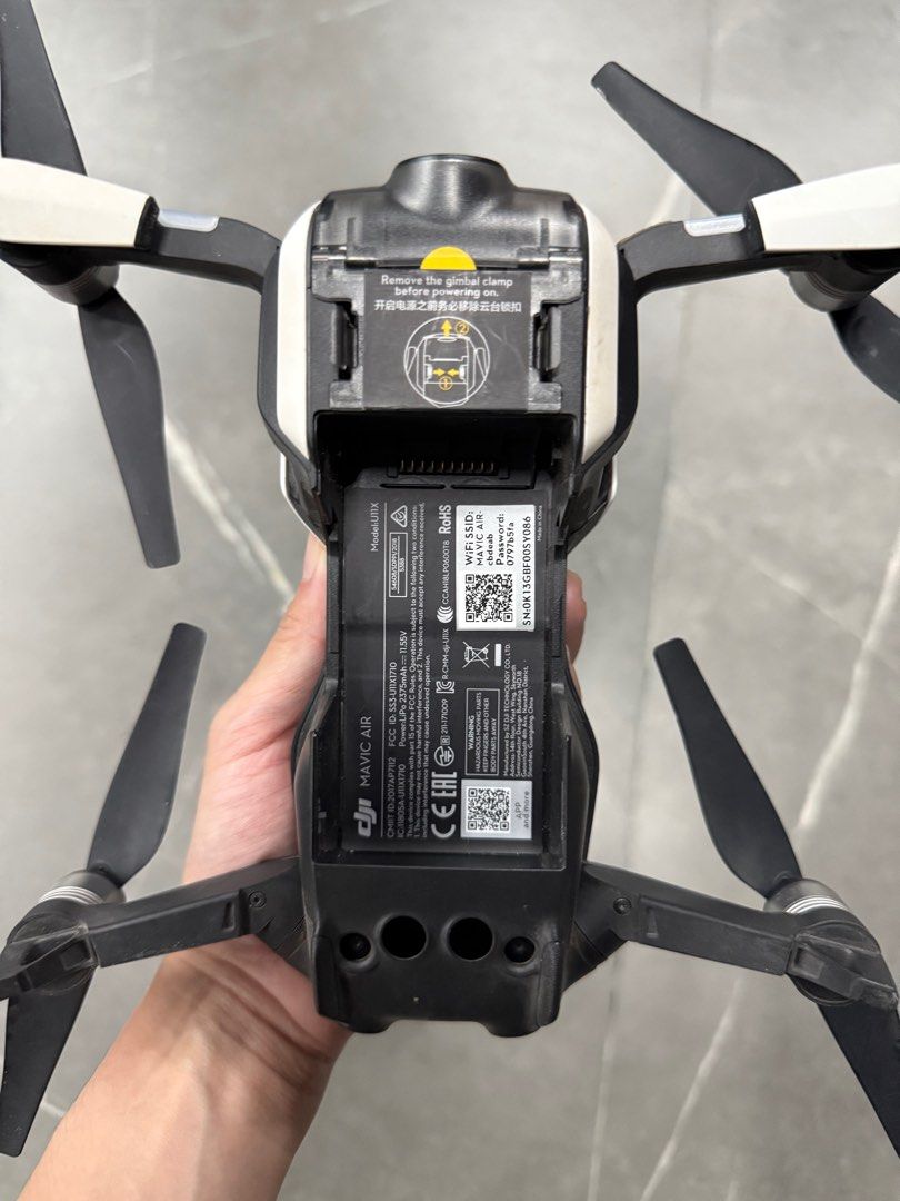 DJI Mavic Air Fly More Combo (Category: Drones) located in Quezon City. Submitted by kimnda (Listing ID 1378338563, Image 3). Description: Barely used .