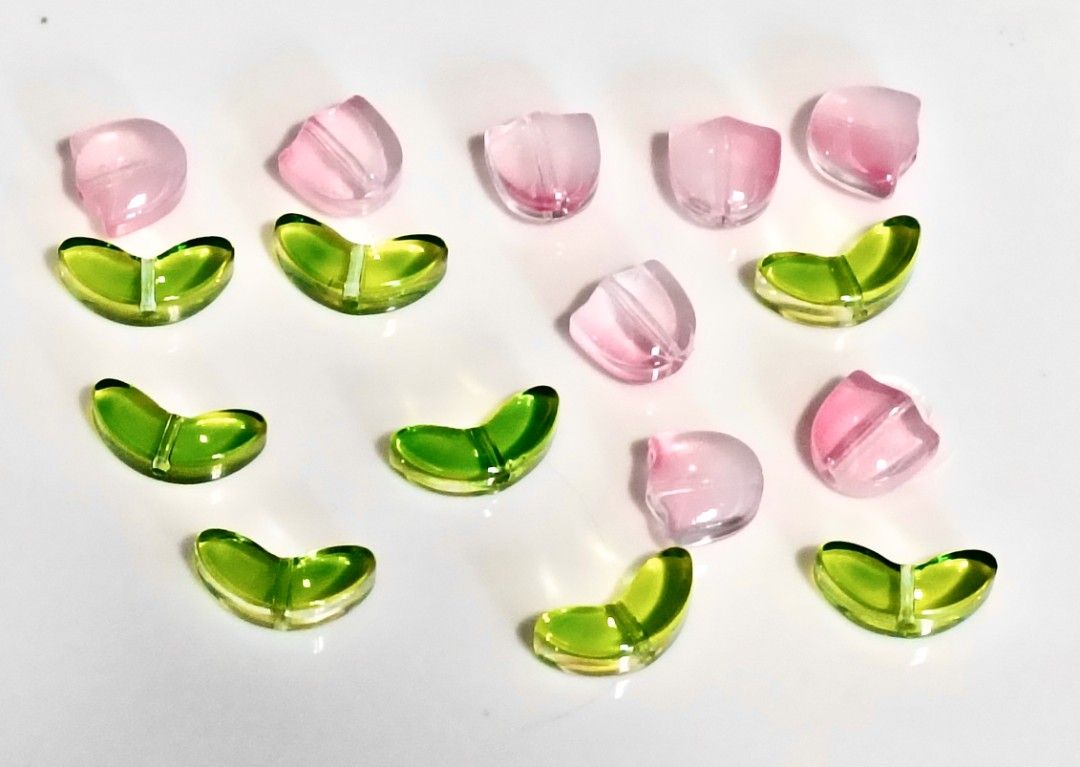 Flowers & Leaves Glass Beads (Category: Craft Supplies & Tools) located in Singapore. Submitted by kristalbeaute (Listing ID 1378397474, Image 1). Description: Yes, AVAILABLE Due to reply quota, I don't reply msgs for free items. Can just proceed to pay postage via Carousell. Tracked Mail $3.90 Mailing once a week Meet up/ self collect requests will be blocked immediately Flowers & Leaves Glass Beads Brand New.