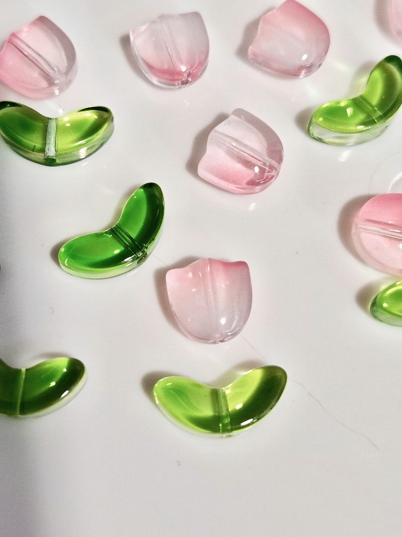 Flowers & Leaves Glass Beads (Category: Craft Supplies & Tools) located in Singapore. Submitted by kristalbeaute (Listing ID 1378397474, Image 2). Description: Yes, AVAILABLE Due to reply quota, I don't reply msgs for free items. Can just proceed to pay postage via Carousell. Tracked Mail $3.90 Mailing once a week Meet up/ self collect requests will be blocked immediately Flowers & Leaves Glass Beads Brand New.