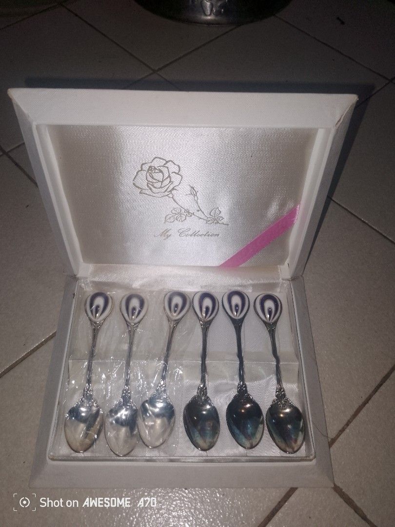For sale collectible spoon set (Category: Dinnerware & Cutlery) located in Caloocan City. Submitted by kaymatias (Listing ID 1378393727, Image 3). Description: for sale collectible spoon set silver plated,sell as is.