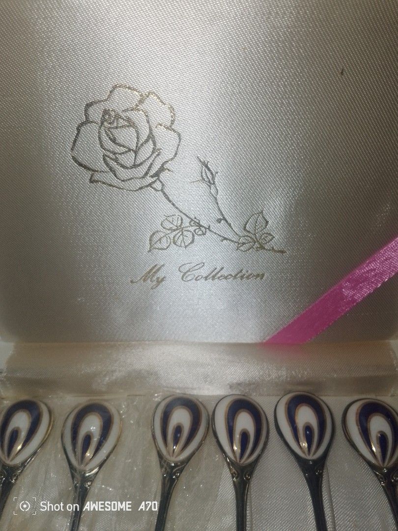 For sale collectible spoon set (Category: Dinnerware & Cutlery) located in Caloocan City. Submitted by kaymatias (Listing ID 1378393727, Image 2). Description: for sale collectible spoon set silver plated,sell as is.