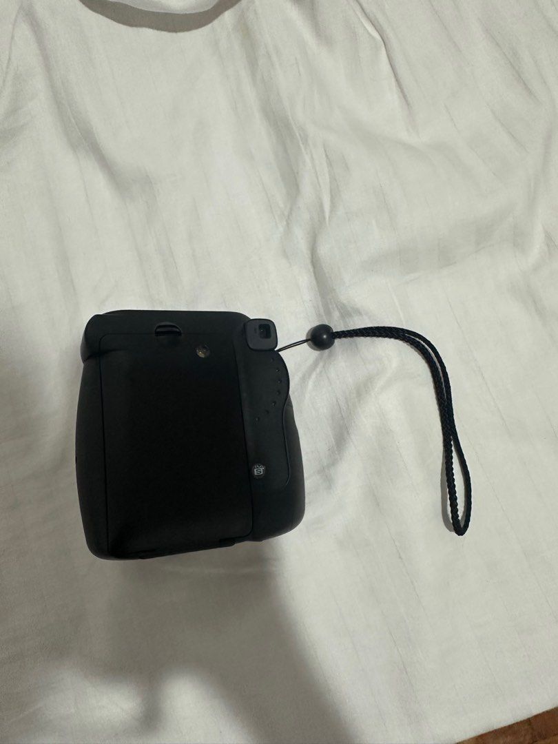 [FUJIFILM] Instant Camera Instax Mini 8 Black (Category: Cameras) located in Manila. Submitted by abcdeclutter__ (Listing ID 1378472319, Image 2). Description: .