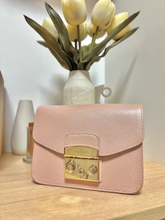 （分類：）位於 。 由 audreytautou 提交（商品編號 1378472231，圖片 1）。簡介： 。