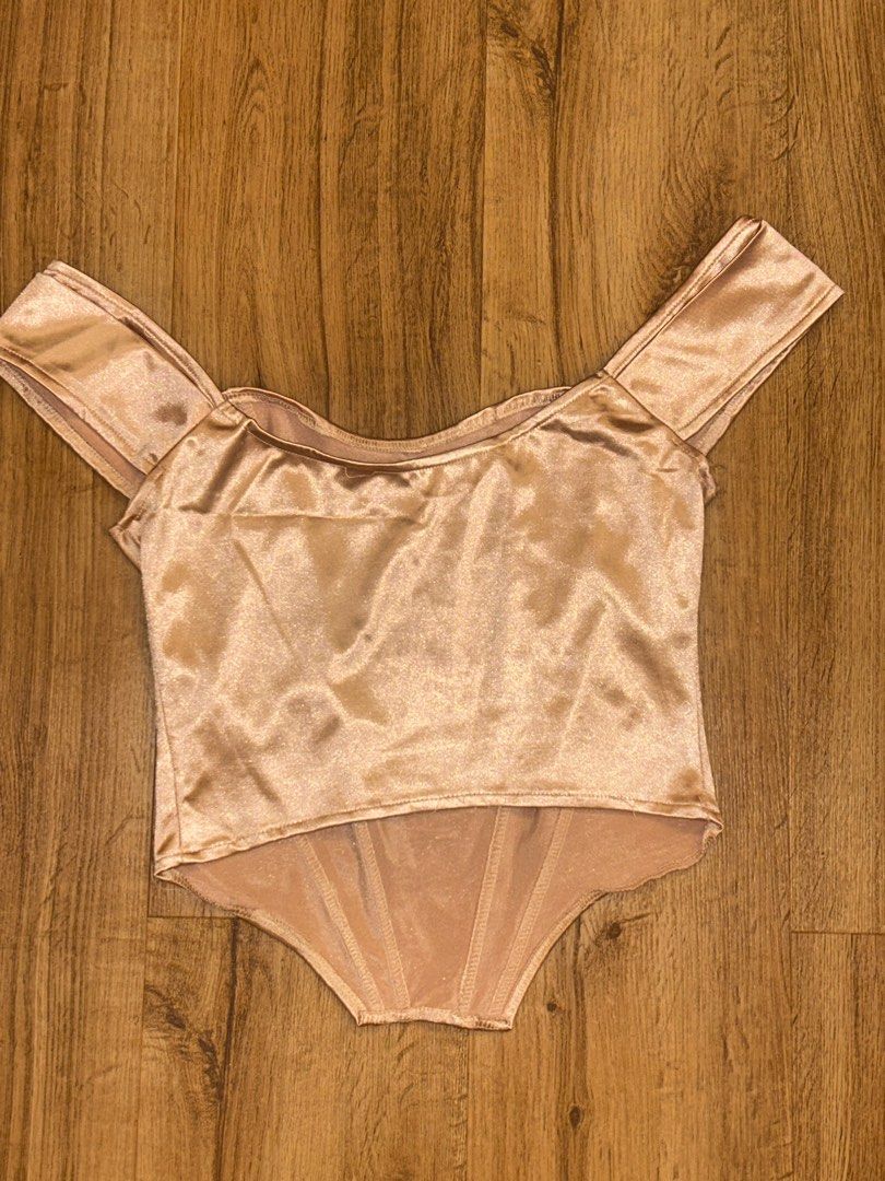 Gold Corset Top (Category: Blouses) located in Quezon City. Submitted by hueko (Listing ID 1378470517, Image 2). Description: May flaws, swipe to see.