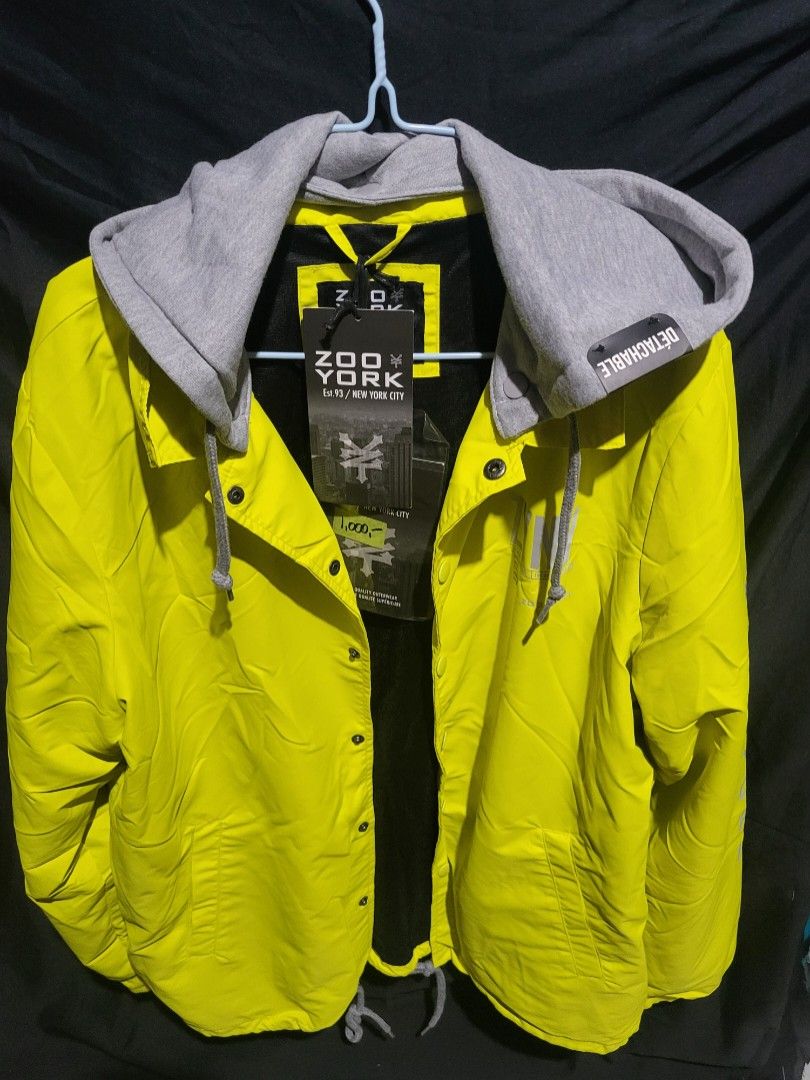 Detachable hoody, jacket (Category: Coats, Jackets and Outerwear) located in San Mateo. Submitted by neilfranci58674 (Listing ID 1378391783, Image 1). Description: Zoo York , Detachable hoody , reflectorized all weather jacket. . ..
