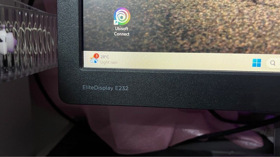 HP EliteDisplay E232 Monitor (Category: Monitor Screens) located in Singapore. Submitted by lex_tona (Listing ID 1378458675, Image 2). Description: Selling a used HP EliteDisplay E232 monitor. It's in good working condition. The screen is clear and the stand is sturdy. Perfect for work or gaming. Comes with power cable. No other accessories included..