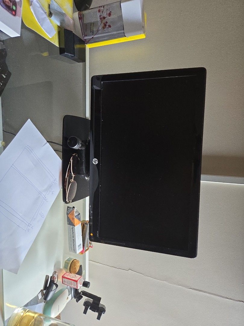 HP Monitor (Category: Monitor Screens) located in Singapore. Submitted by sheryl55 (Listing ID 1378369039, Image 1). Description: - Used HP monitor - Screen is black, but monitor functions - Suitable for secondary display or basic use - Includes monitor stand - Cables not provided.