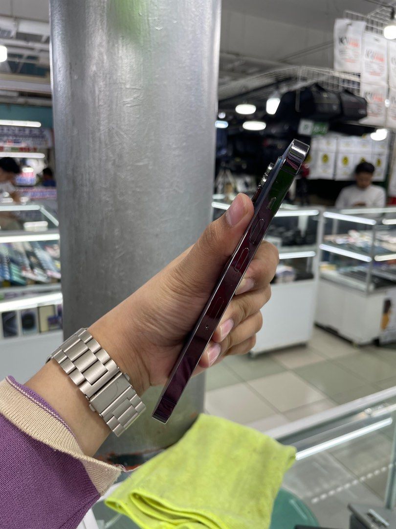 iPhone 14 Pro 256GB Factory Unlock No Issue Secondhand (Category: iPhone 14 Series) located in Pasig City. Submitted by FarAndRayShop (Listing ID 1378391153, Image 3). Description: OPEN FOR SWAP/SELLING/BUYING (RFS: Buy and Sell) Price: 31,499 iPhone 14 Pro 256GB •Factory Unlock •NO HIDDEN ISSUES •TEST TO SAWA •Authentic Phone Physical store in Greenhills Shopping Center XC-07 Stall Number Look For Rayray Or Anika NO CASH INSTALLMENT We are open 