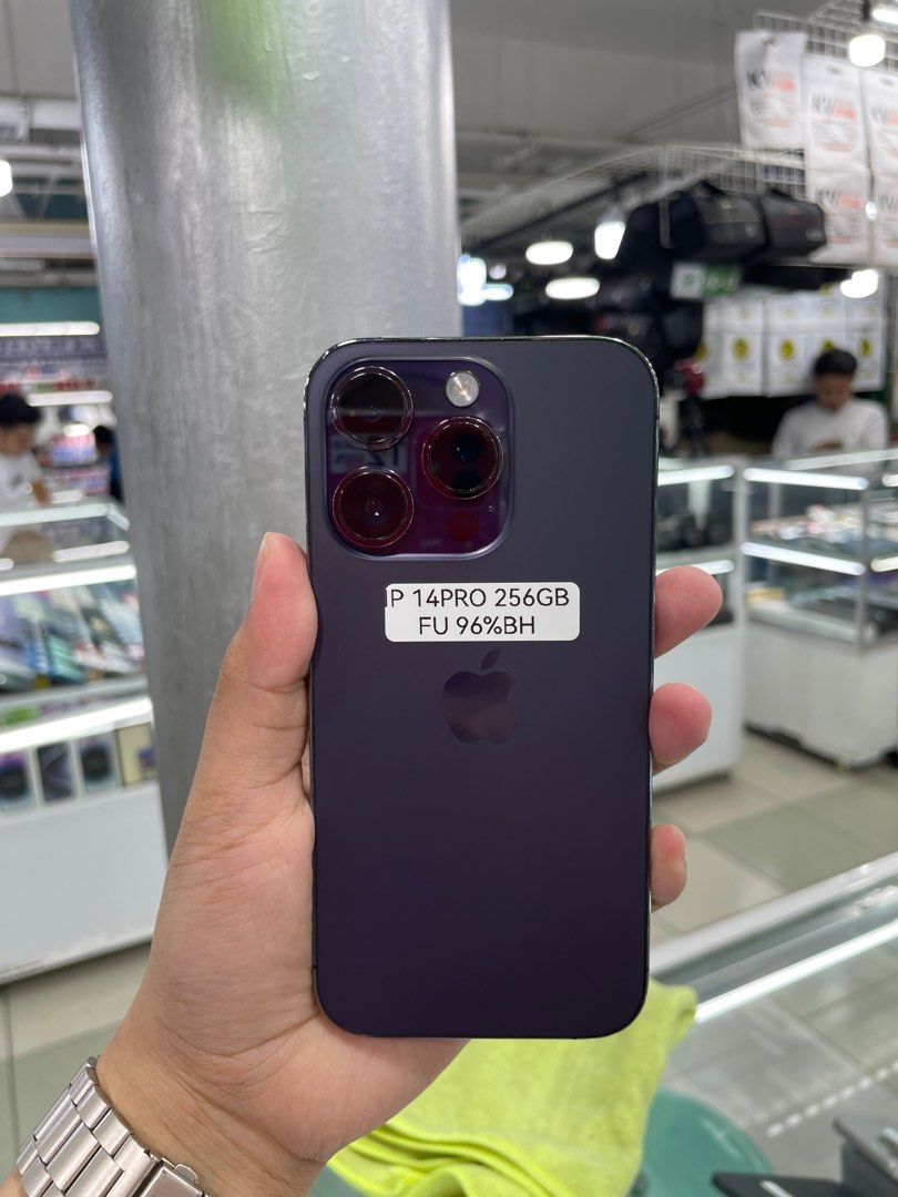 iPhone 14 Pro 256GB Factory Unlock No Issue Secondhand (Category: iPhone 14 Series) located in Pasig City. Submitted by FarAndRayShop (Listing ID 1378391153, Image 1). Description: OPEN FOR SWAP/SELLING/BUYING (RFS: Buy and Sell) Price: 31,499 iPhone 14 Pro 256GB •Factory Unlock •NO HIDDEN ISSUES •TEST TO SAWA •Authentic Phone Physical store in Greenhills Shopping Center XC-07 Stall Number Look For Rayray Or Anika NO CASH INSTALLMENT We are open 