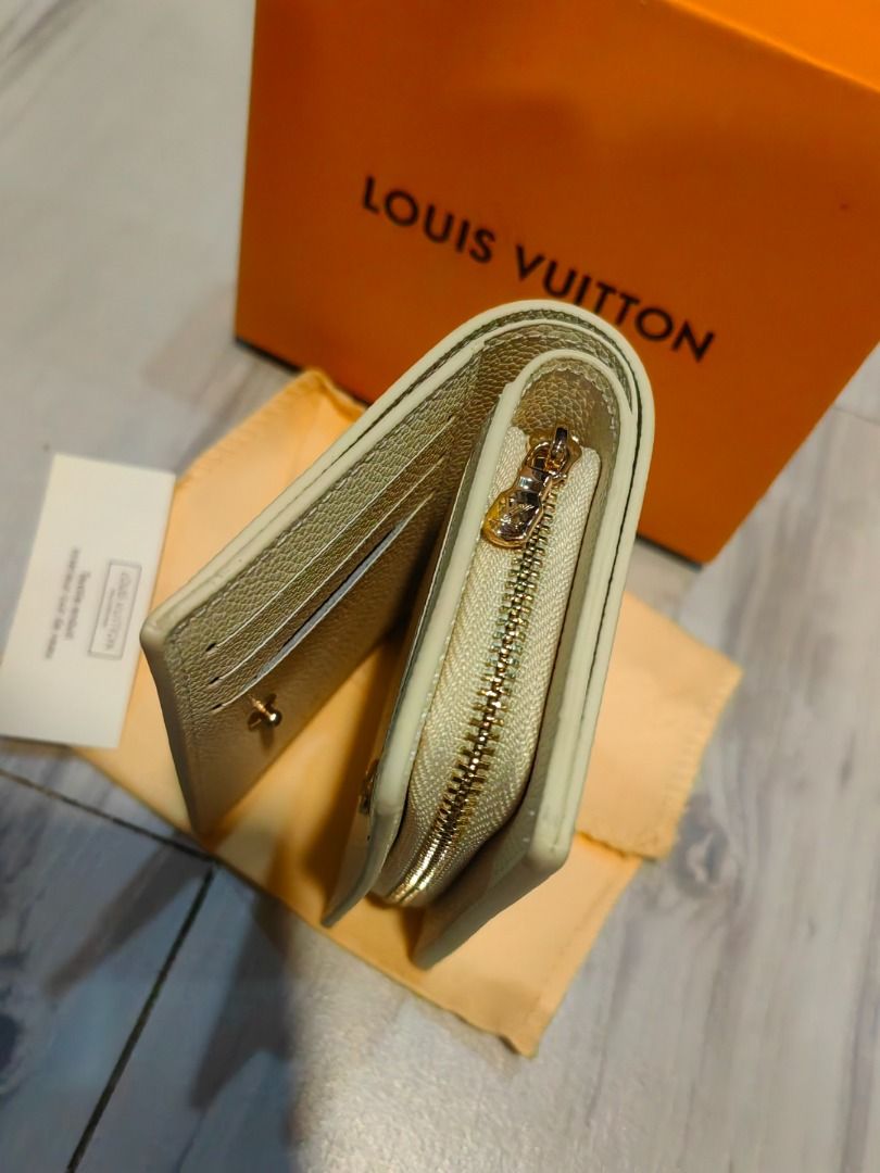 Japan Preloved LV card purse (Category: Luxury Bags & Wallets) located in Cebu City. Submitted by elcoleccion21 (Listing ID 1378514958, Image 3). Description: Genuine leather Coded Minimal flaw sa harap.