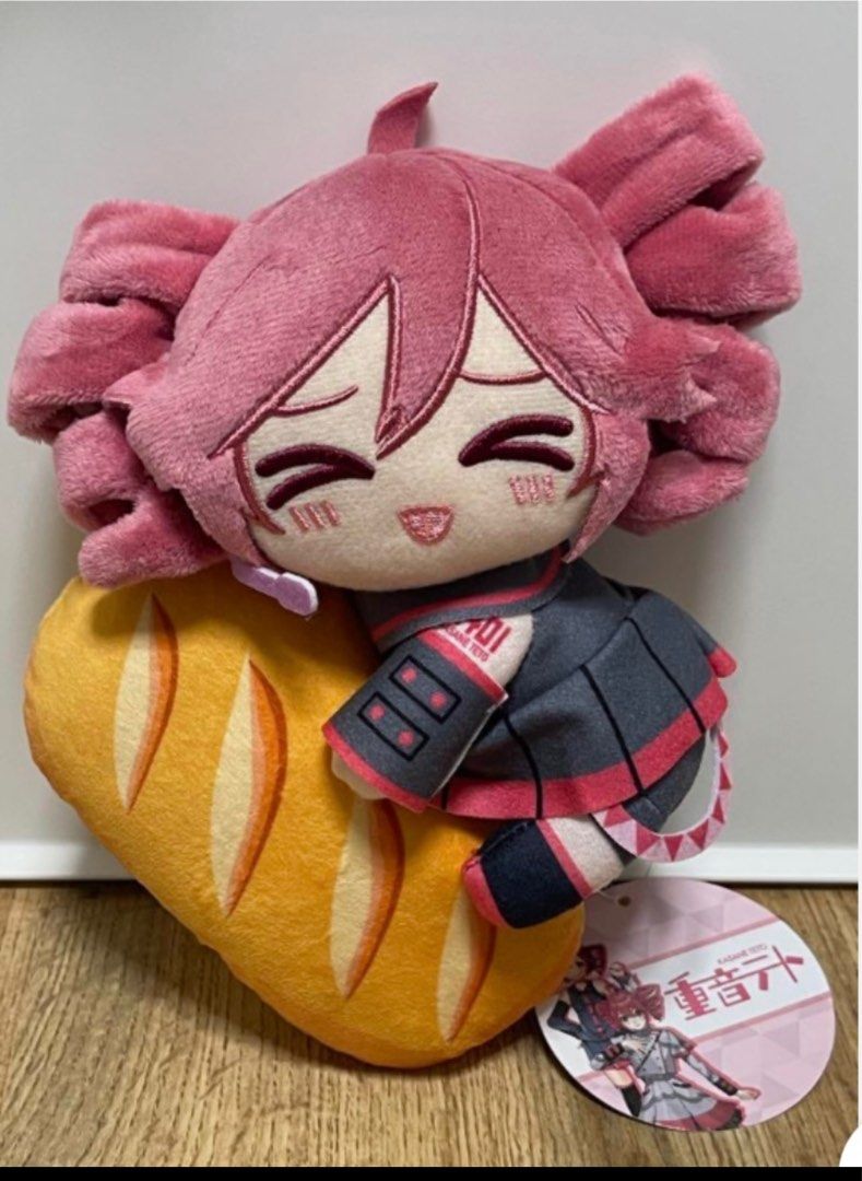 Kasane Teto French bread plush set (Category: Toys & Games) located in Singapore. Submitted by conbubu (Listing ID 1378512850, Image 2). Description: Brand-new Kasane Teto French Bread Plush Set – includes 2 styles: the classic Kasane Teto and Kasane Teto SV. These soft plush toys are Japan-exclusive prize items. Size: Approx. 20 cm (7.9 in) Material: Soft polyester Release: June 2025 (by FuRyu or SEGA, depending on the version).