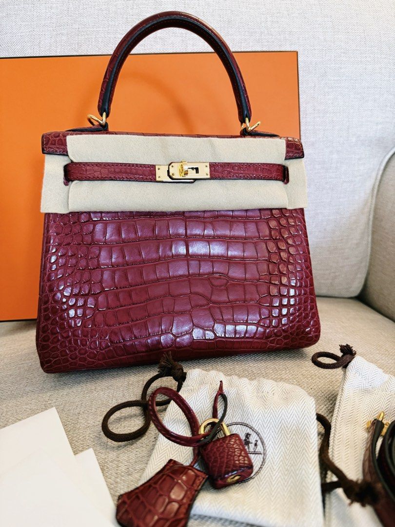 kelly 25 rouge h croc (Category: Luxury Bags & Wallets) located in Taguig. Submitted by timelesstotesph (Listing ID 1378491531, Image 3). Description: Dm for more details and more photos Onhand Meetup/pickup anywhere in MNL but preferably in Taguig.