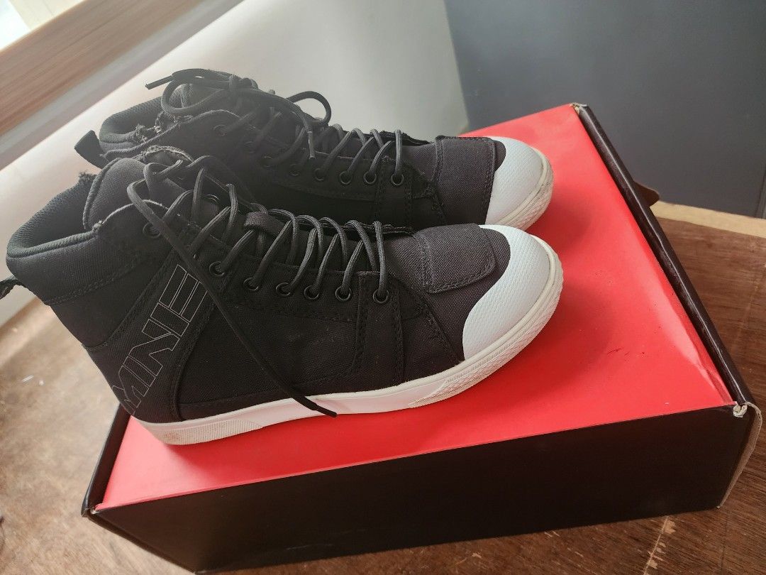 Komine BK-101 Waterproof Riding Sneakers (Category: Sneakers) located in General Trias. Submitted by noems01 (Listing ID 1378367036, Image 2). Description: Size 25cm Used twice. No issues, complete box. Rfs: Bought other shoe model. 📍Brgy. San Francisco General Trias Cavite Meet-up: Vista Mall General Trias Price negotiable Sf by buyer.