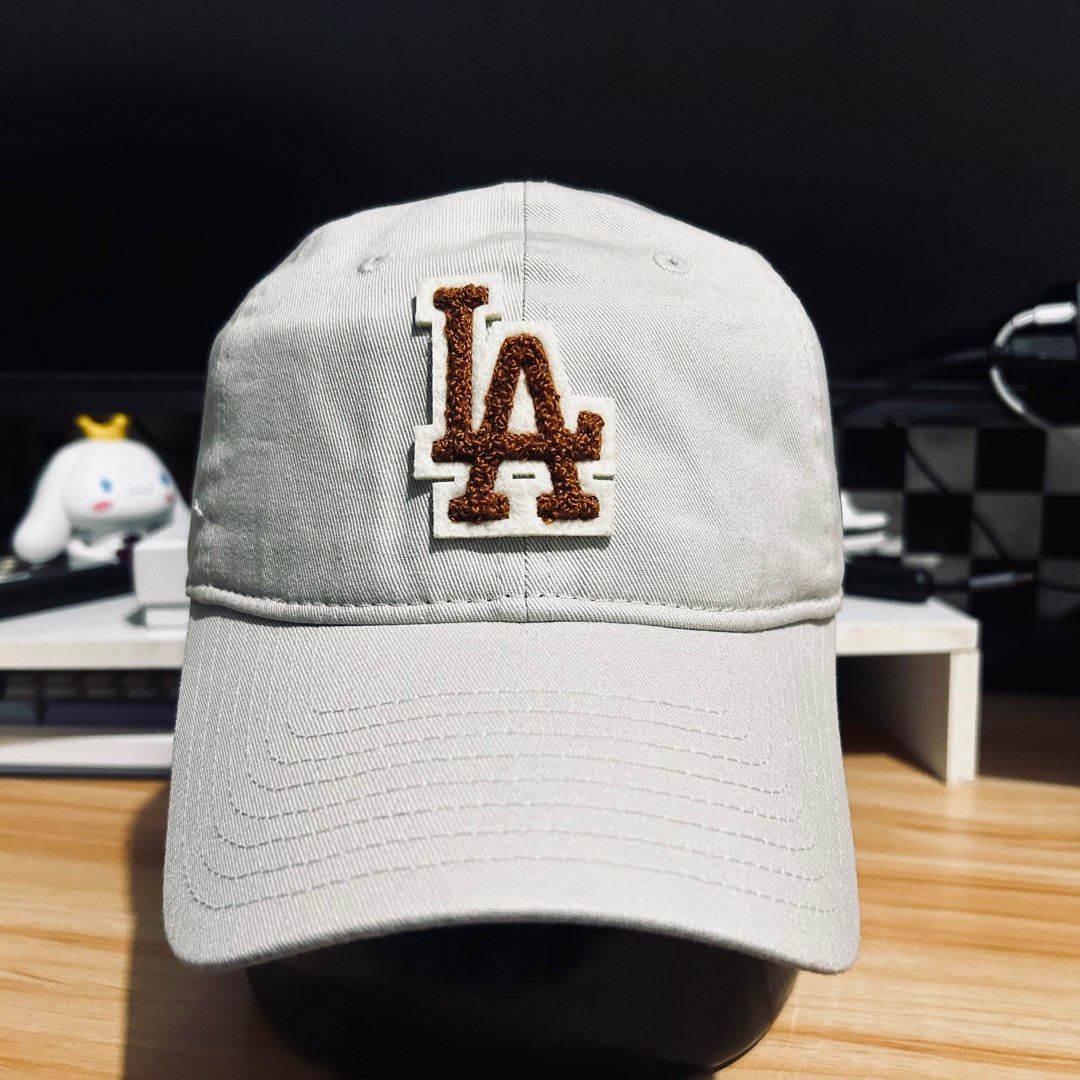 LA Dodgers dad hat (Category: Caps & Hats) located in General Santos City (Dadiangas). Submitted by byph_ (Listing ID 1378381817, Image 1). Description: Brand new With paperbag and receipt Bought in New Era China Negotiable kung sure buyer.