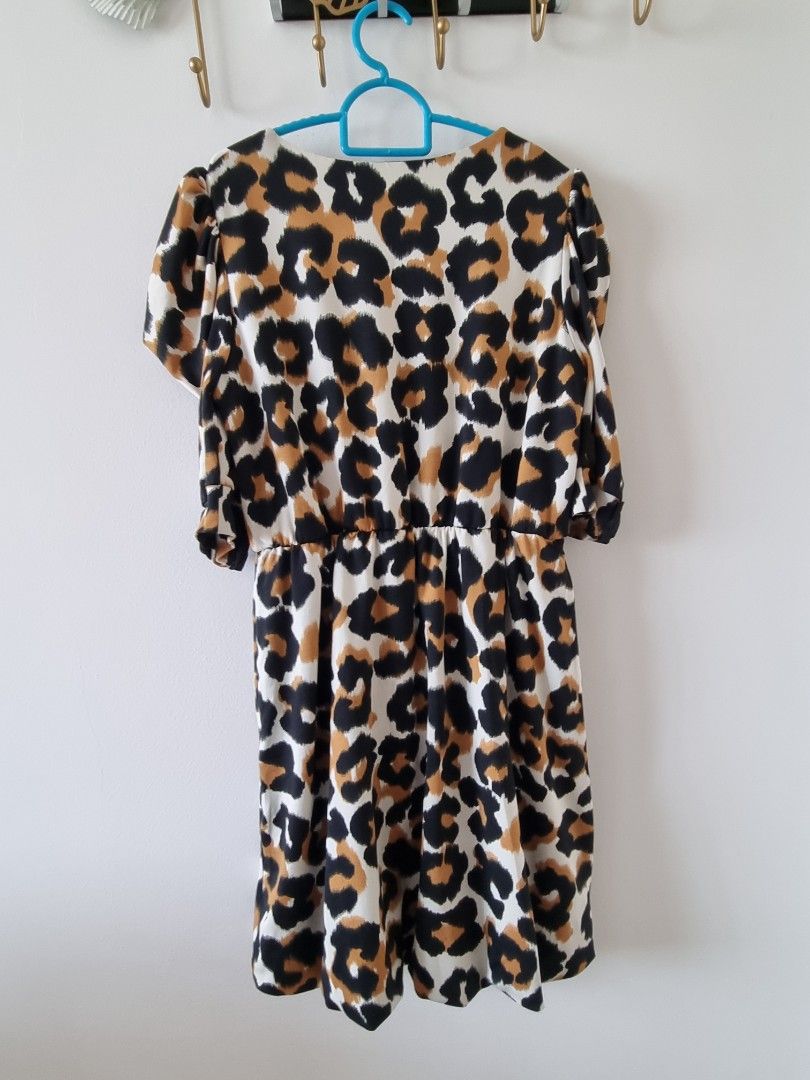 Leopard Print Dress (Category: Dresses) located in Singapore. Submitted by fairyfaes (Listing ID 1378386734, Image 2). Description: Ptp ard 45cm, shoulder to hem ard 86cm. Satin Like Material, soft n silky. Classy and Elegant and Comfy. Postage at $6.50, meetup sengkang/yio chu kang mrt..