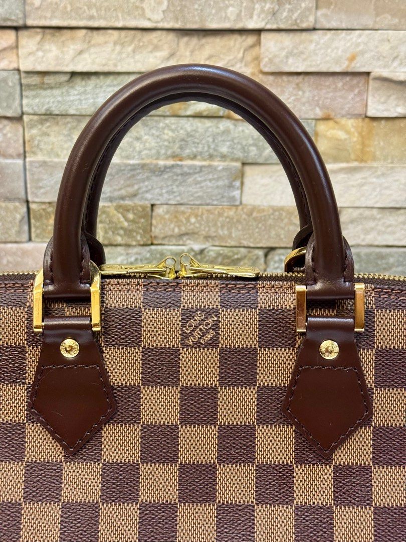 LV Alma PM (Category: Luxury Bags & Wallets) located in Taguig. Submitted by angelbellaclaire (Listing ID 1378530934, Image 3). Description: Fresh Bag, Fresh Vibes!!! Klassik sa Labas, Spacious sa Loob! LV Verona MM in Damier Ébène – elegant at matibay, swak for everyday use or work bag. Size: Approx. 28 × 28 × 18 cm ✅ Classy look, roomy interior, comfy dalhin! .