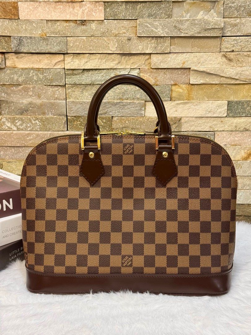 LV Alma PM (Category: Luxury Bags & Wallets) located in Taguig. Submitted by angelbellaclaire (Listing ID 1378530934, Image 2). Description: Fresh Bag, Fresh Vibes!!! Klassik sa Labas, Spacious sa Loob! LV Verona MM in Damier Ébène – elegant at matibay, swak for everyday use or work bag. Size: Approx. 28 × 28 × 18 cm ✅ Classy look, roomy interior, comfy dalhin! .