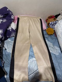 (Kategori: ) berada di . Dikirim oleh meylaniariesta_prelovedstore (ID iklan 1378409337, Gambar 1). Deskripsi: .