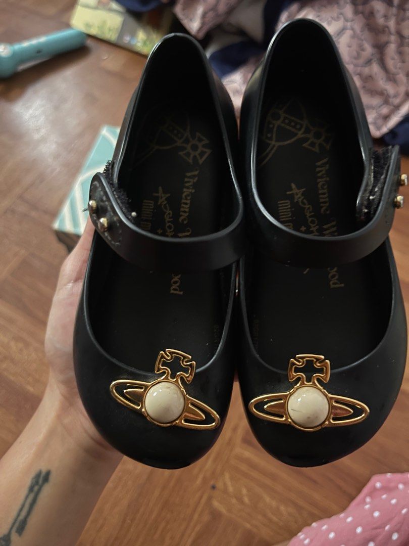 Mini Melissa x Vivienne Westwood S8 (Category: Babies & Kids Fashion) located in Paranaque City. Submitted by eggreadsdeclutter (Listing ID 1378424855, Image 2). Description: .