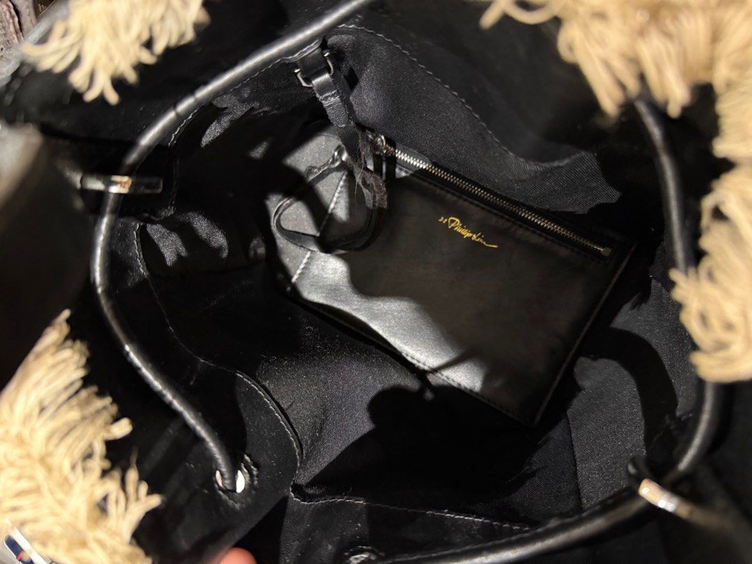 (nego) 3.1 Phillip Lim Small Drawstring Bucket Bag With Pouch (Category: Luxury Bags & Wallets) located in Manila. Submitted by maxxnooblaa (Listing ID 1378506965, Image 3). Description: Original Price: 168 DOLLARS > ₱9473 SELLING FOR ₱5500 ONLY.