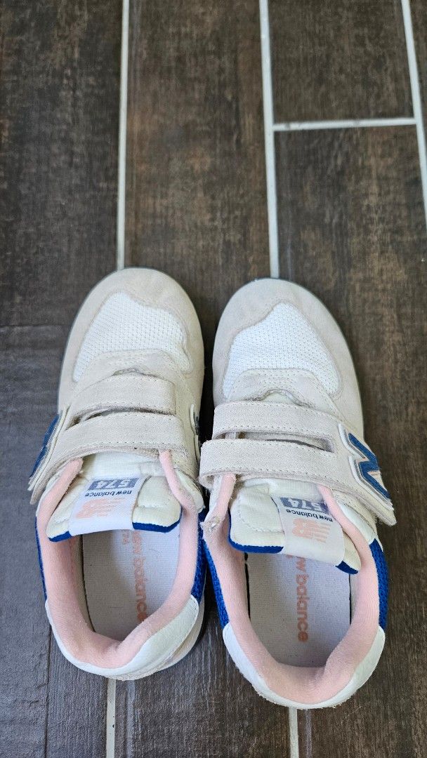 New Balance Kids Sneakers (Category: Babies & Kids Fashion) located in Singapore. Submitted by needtosellandbuy (Listing ID 1378340418, Image 3). Description: preloved authentic lightly worn New Balance kids shoes. Excellent condition (9/10) size : Eur 32.5 meet up at my convenience or self collect .