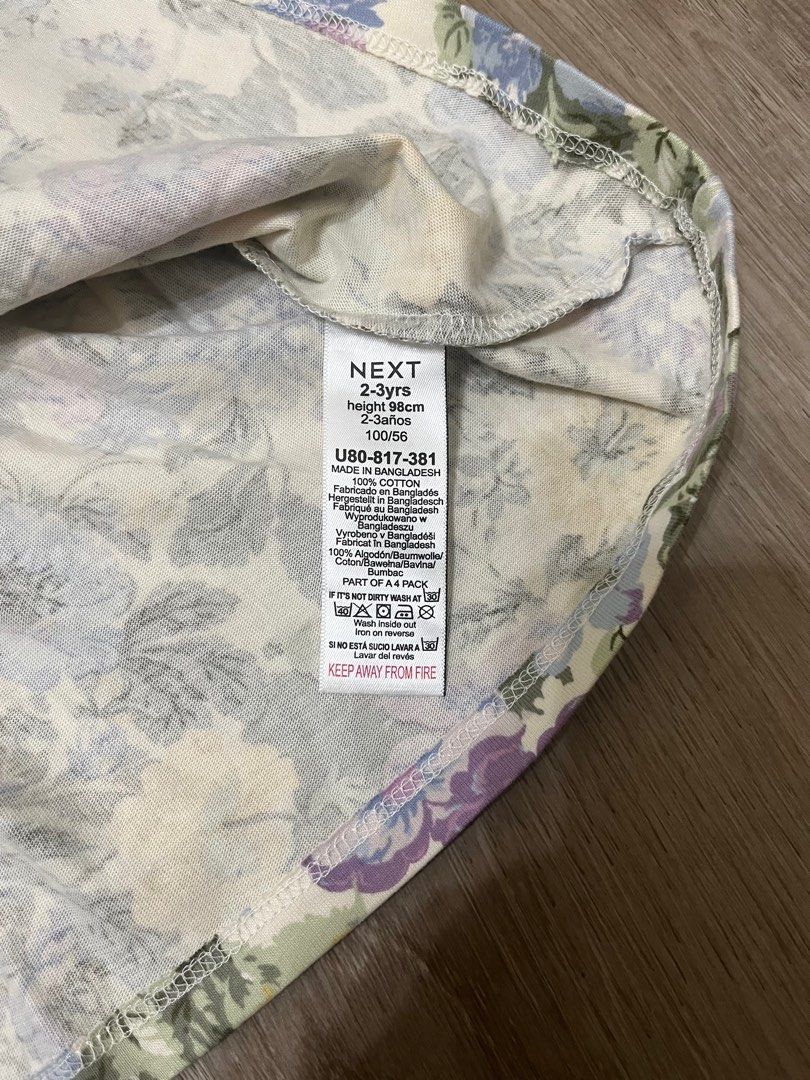 由 hot7311144418 (刊登 ID 1378380130，圖片 2) 提交，位於 雲林縣 (Yunlin) 的 Next 童裝的2-3 Y (類別：嬰兒及兒童流行時尚)，說明：售出自家小孩穿不下衣服 有使用痕跡●不再贅述 。