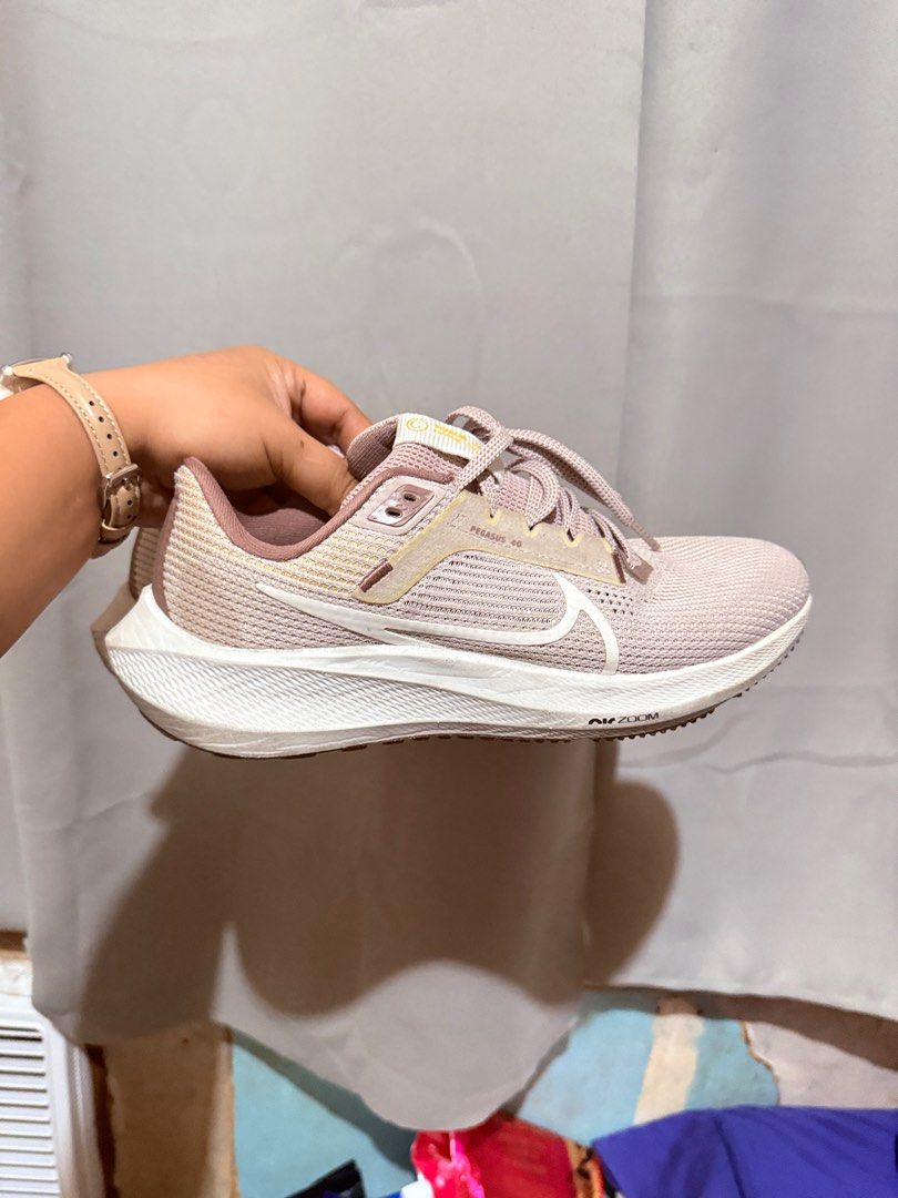 Nike Pegasus 40 Shoes (Category: Sneakers) located in Quezon City. Submitted by aana310 (Listing ID 1378345660, Image 3). Description: Lightly used. Impulse buy lang. Size: US 7.5.