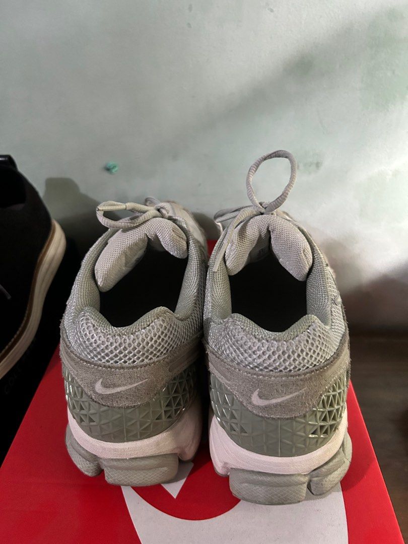 Nike Vomero 5 (Category: Sneakers) located in Quezon City. Submitted by dicgrayson (Listing ID 1378377827, Image 3). Description: Nike Vomero 5 Size 9.5 Needs cleaning only .