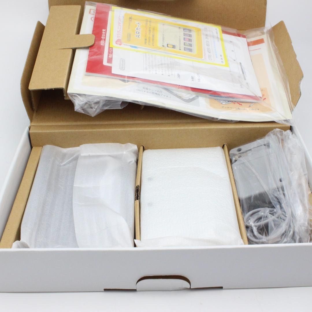Nintendo 3DS Pure White (Category: Nintendo) located in Manila. Submitted by japan_treasure (Listing ID 1378440415, Image 2). Description: All functions have been confirmed to work, including button response, front and rear cameras, touch panel response on all four sides including the four corners, microphone, internet, etc. There is no battery expansion. The slide pad is smooth to the touch, not sticky, and operates smoothly. The top and bottom 