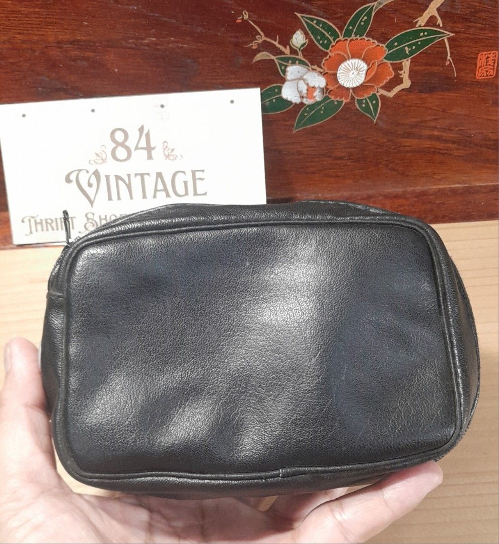 Olympus Trip Leather Camera Case (Category: Camera Bags & Carriers) located in Las Pinas. Submitted by 84vintage (Listing ID 1378429448, Image 3). Description: Box#2 Fits Olympus Trip or Pen Cameras. Also Canon Demi and similar size Cameras Actual photos posted. Please examine them carefully as they are part of the description. --📌 MUST READ Before Dealing with us 📌-- ⚠️Price is posted. No lowballs please. ⚠️Vintage items are only sold As Is Wh