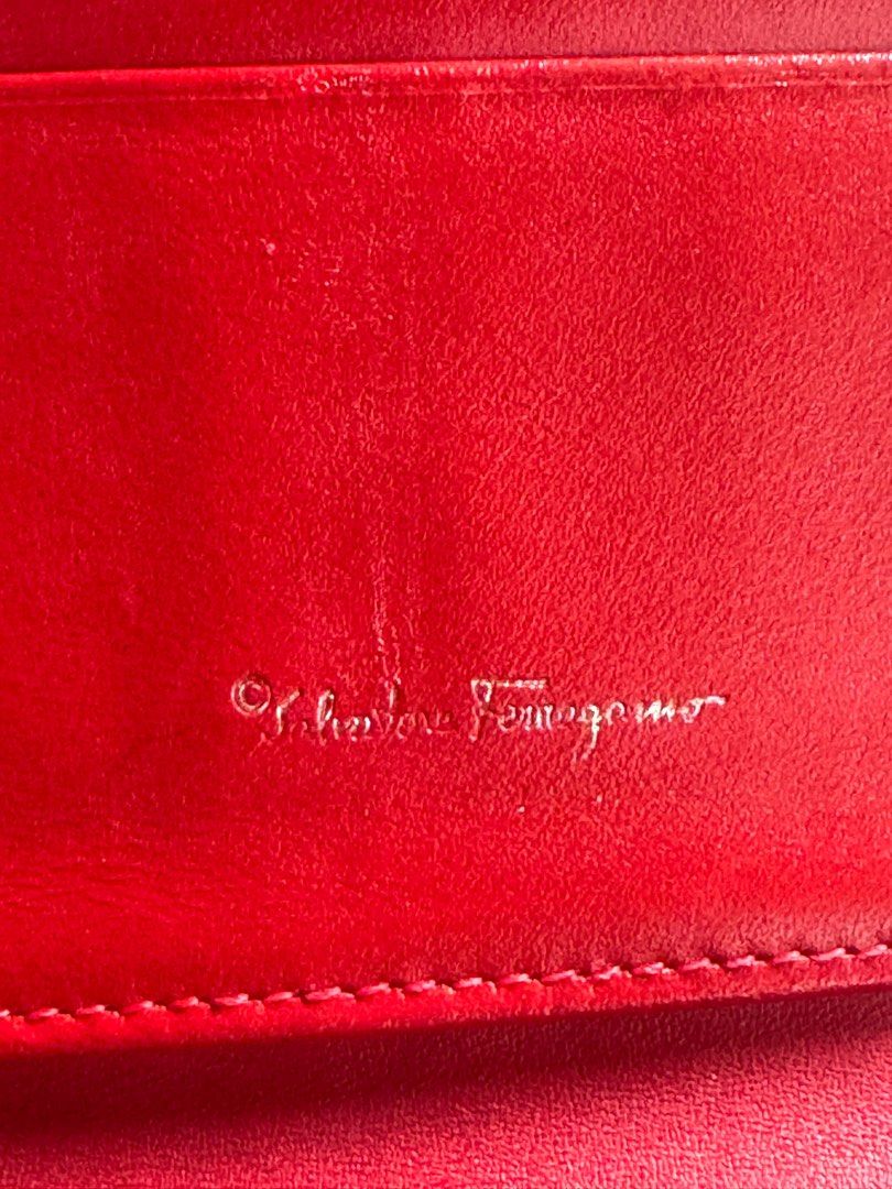 Original preloved Salvatore Ferragamo wallet (Category: Luxury Bags & Wallets) located in Manila. Submitted by nylan1227 (Listing ID 1378410561, Image 3). Description: .