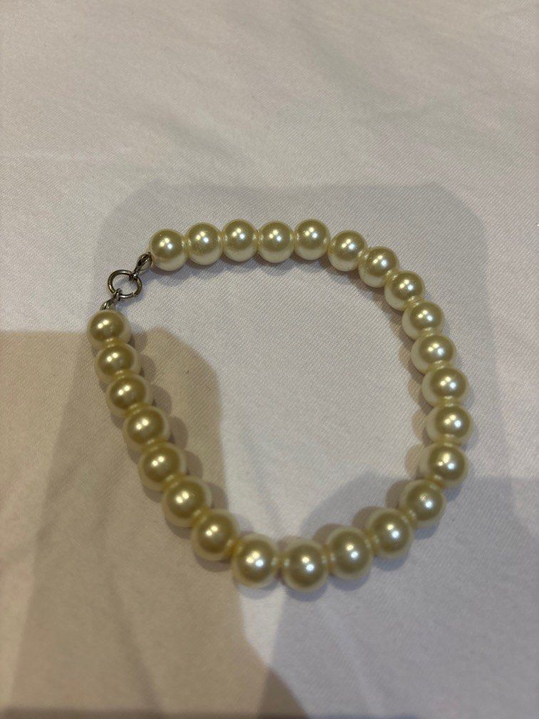 Pearl Bracelet (Category: Bracelets) located in Guiguinto. Submitted by positivemind (Listing ID 1378443003, Image 1). Description: .
