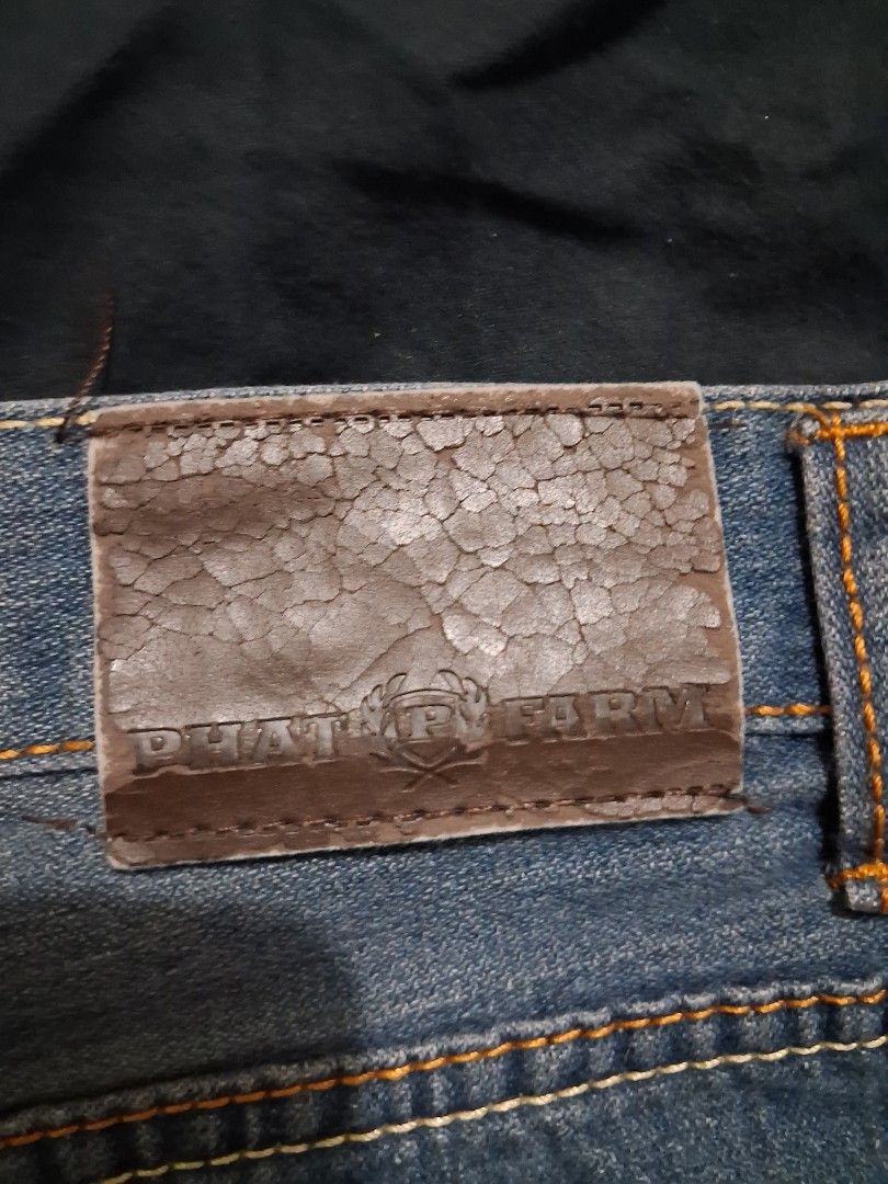 Y2K Phat Farm Jorts (Category: Shorts) located in Caloocan City. Submitted by parkpeter (Listing ID 1378494774, Image 3). Description: ISSUE: Missing button design left back pocket.