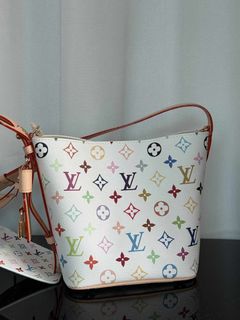 (Category: ) located in . Submitted by bagsandmanymanymore1 (Listing ID 1367308034, Image 1). Description: .